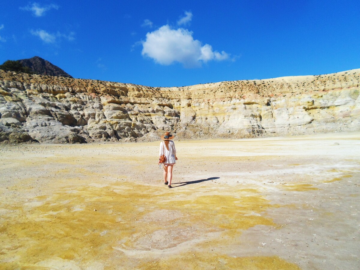 Volcanic crater - Anne Franks
